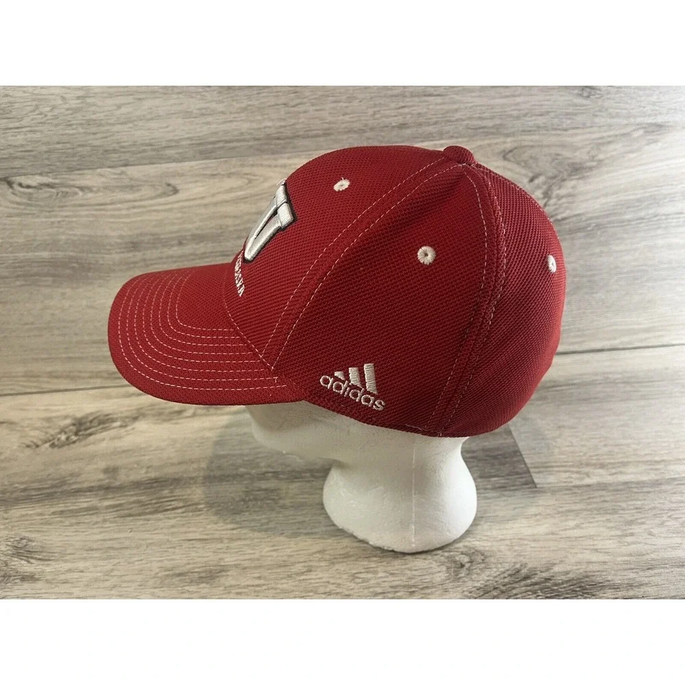 Nebraska Cornhuskers Hat Cap Adidas Mens Small Medium S/M NCAA Red‎ Embroidered